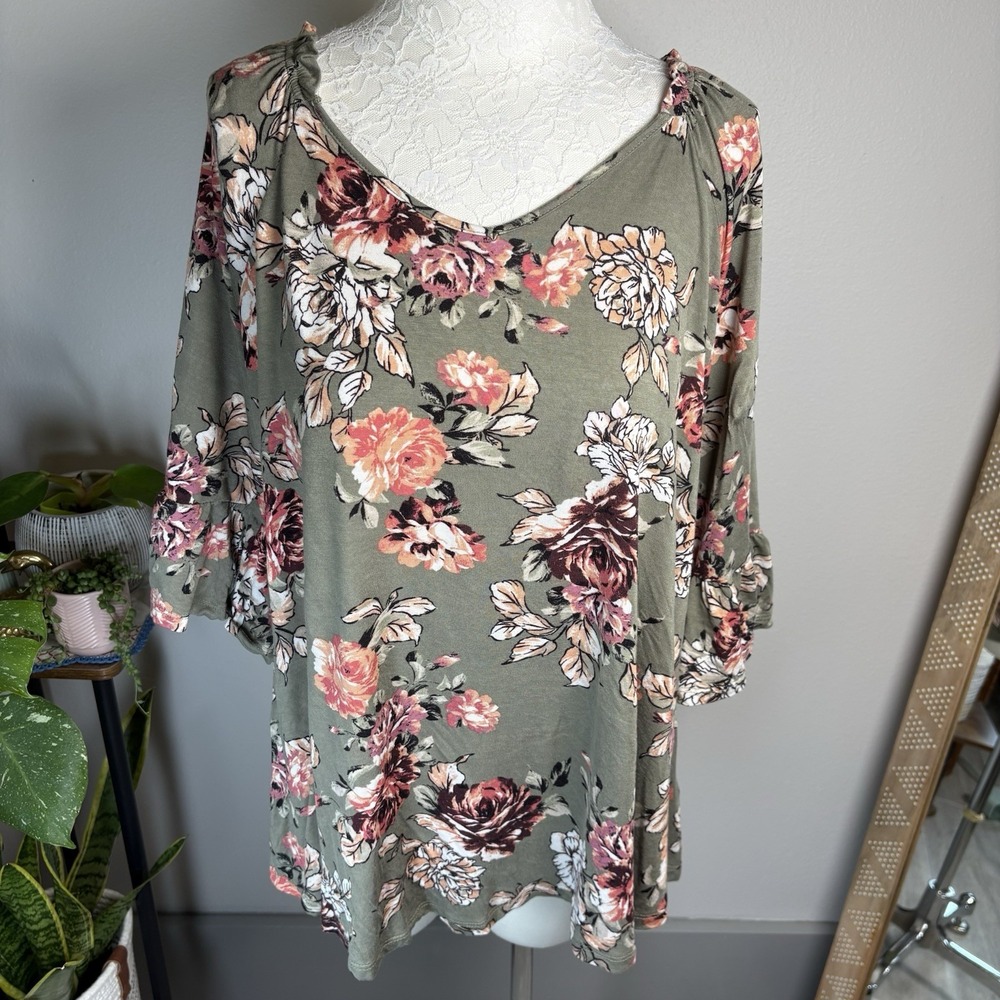 BOBEAU Women's Plus 1X ~ Green Floral 3/4 Bell Sleeve V-Neck Top Back Tie Boho